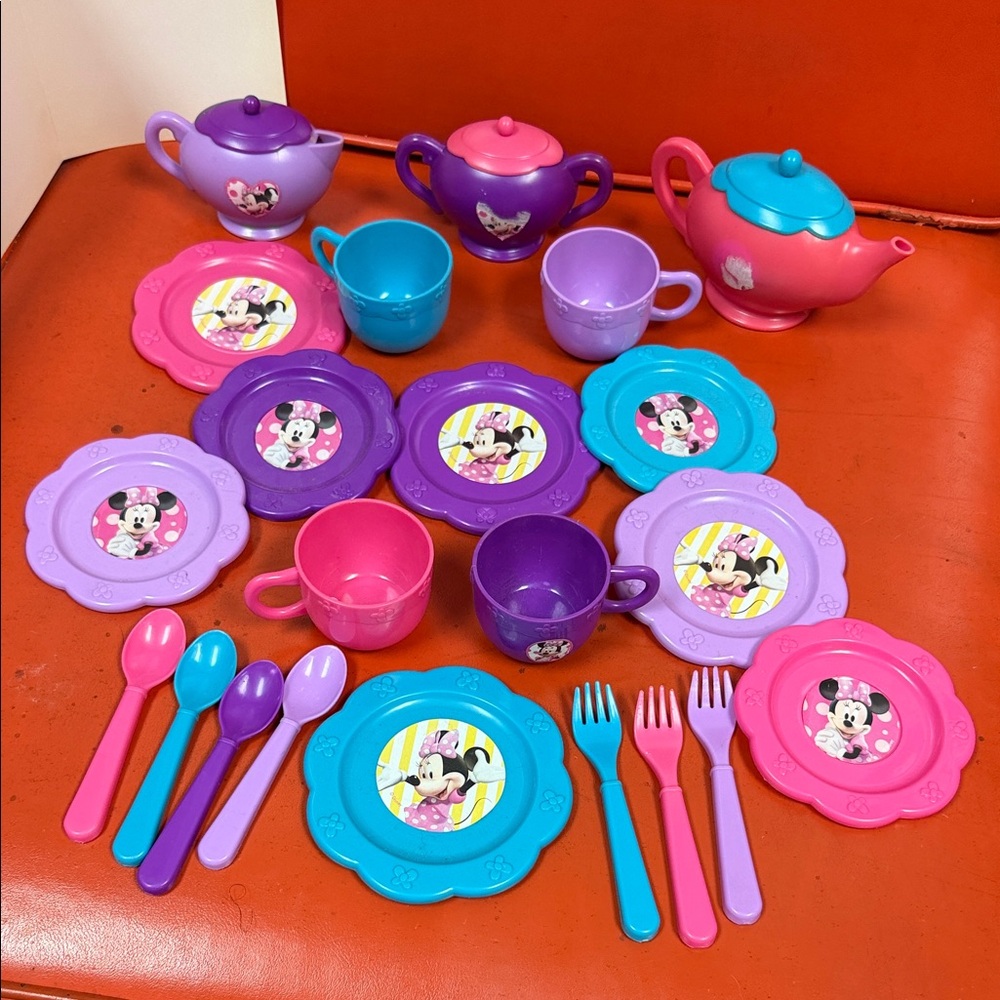 Colorful Minnie Mouse Tea Set